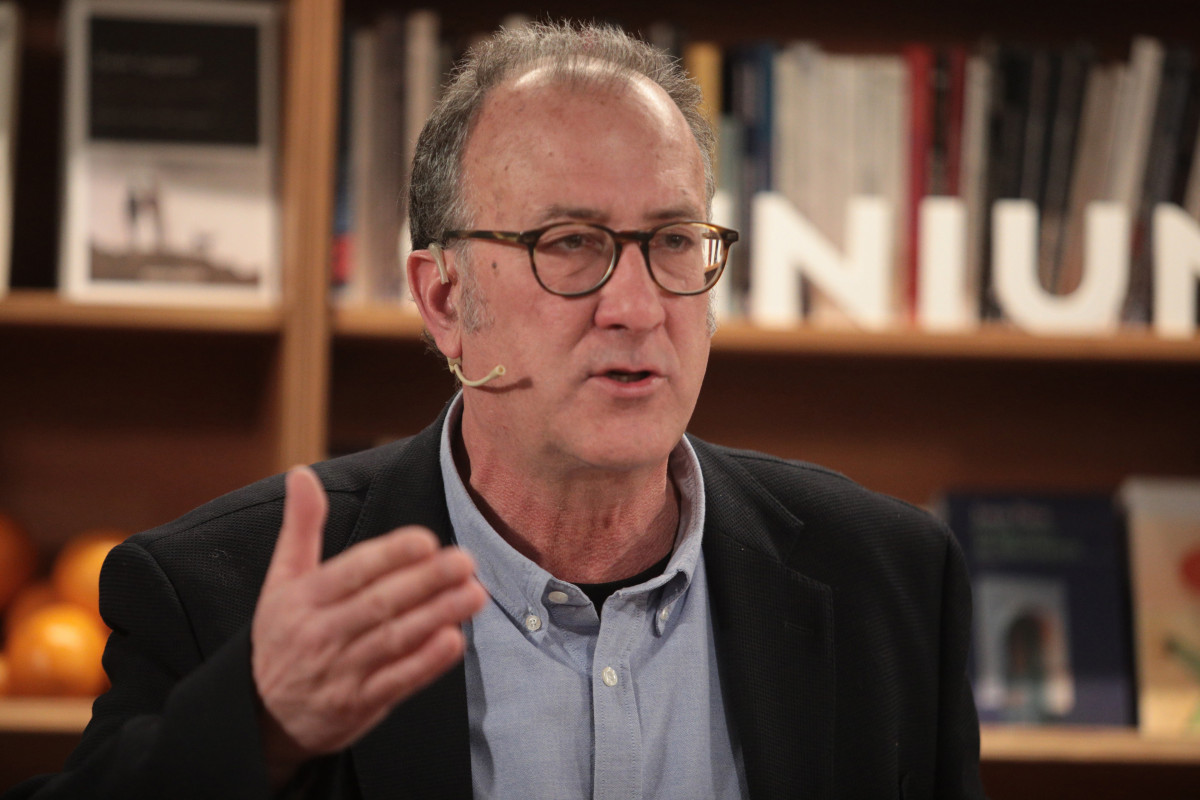 Archivo - El presidente de Òmnium Cultural, Xavier Antich, interviene durante la entrega del 55 Premio d’Honor de les Lletres Catalanes 2023, en la librería Altaïr, a 1 de marzo de 2023, en Barce