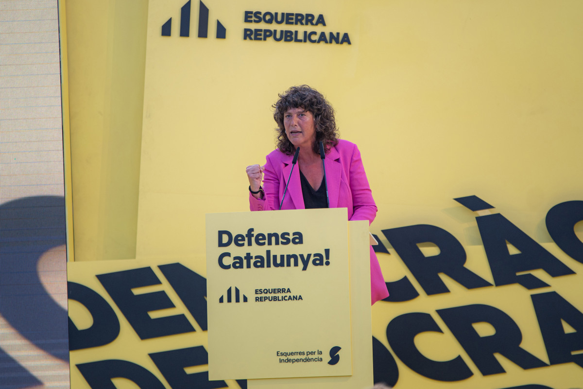 La candidata al congreso, Teresa Jordà, durante un mitin para las elecciones del 23J. Archivo.