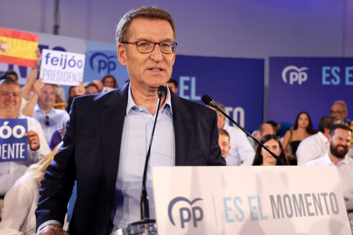 El líder del Partido Popular, Alberto Núñez Feijóo durante un acto de campaña del PP, a 18 de julio de 2023, en Palma de Mallorca, Mallorca, Baleares (España). El PP ganó en las Islas Baleares 