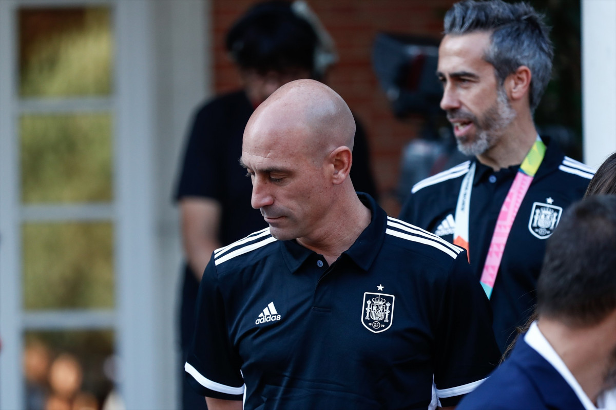 EuropaPress 5391856 luis rubiales is seen during the reception of pedro sanchez first minister