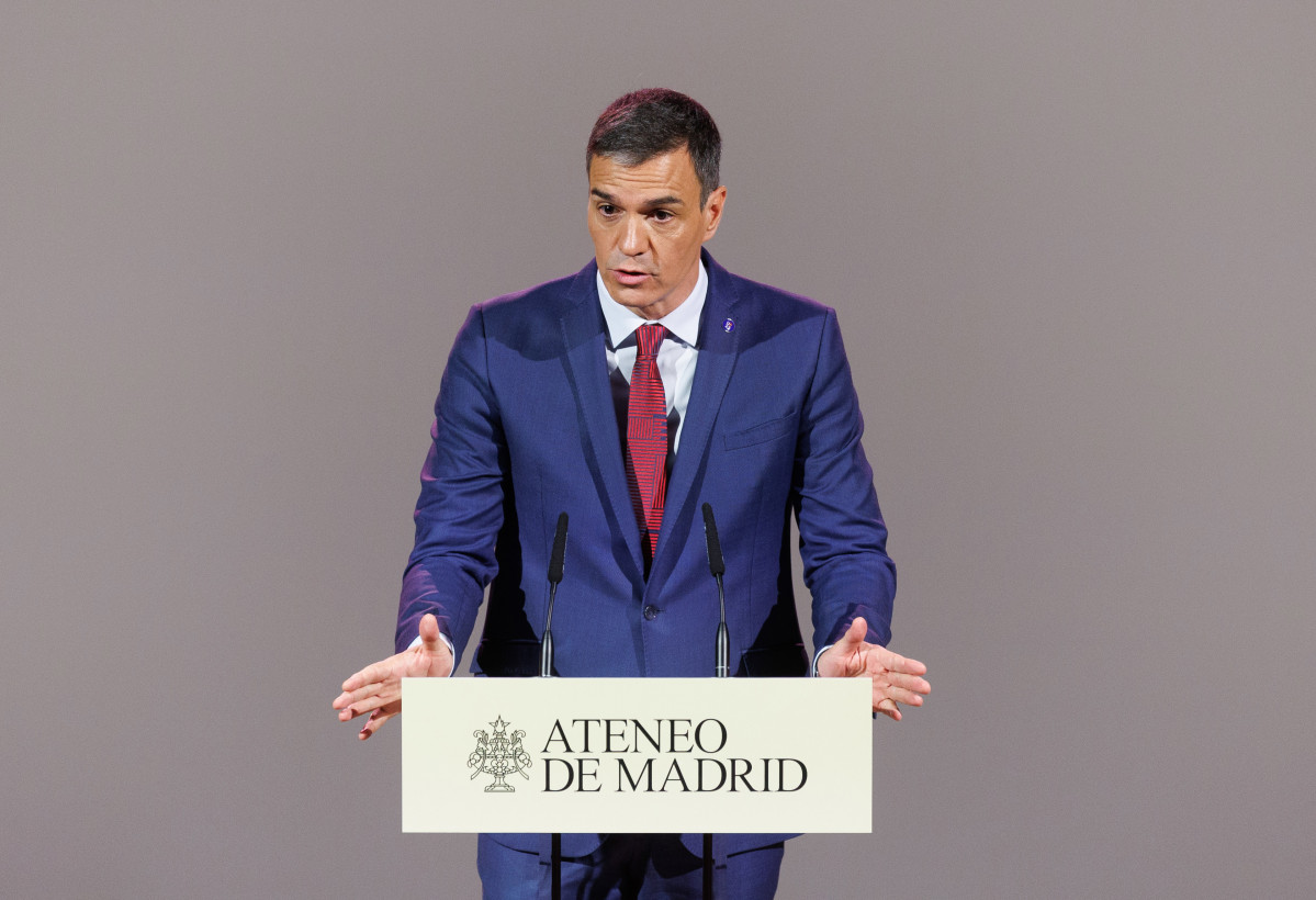 El presidente del Gobierno en funciones y secretario general del PSOE, Pedro S&aacute;nchez, interviene en un encuentro en el Ateneo de Madrid, a 4 de septiembre de 2023, en Madrid (Espa&ntilde;a). S&aacute;nchez ha sido el primer invitado al Ateneo de Madrid, en el comienzo