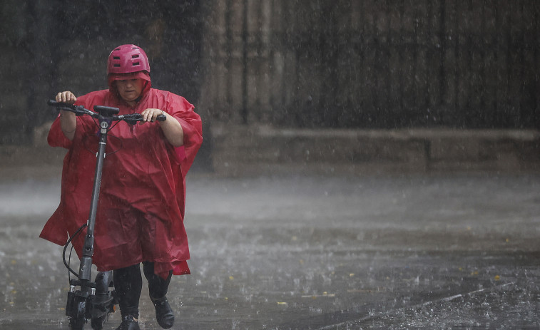 Una DANA provocará este lunes lluvias y tormentas fuertes en Catalunya