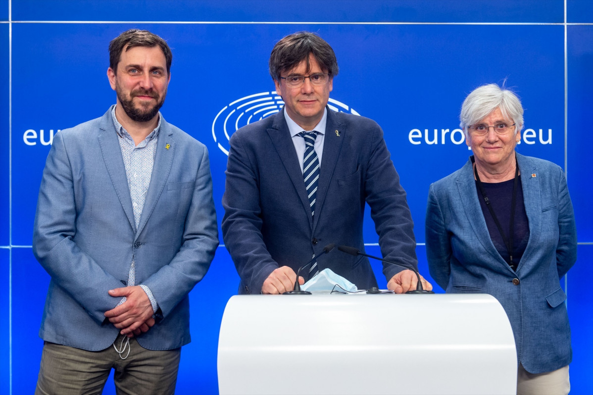 EuropaPress 3755300 handout 03 june 2021 belgium brussels l r catalan meps antoni comin carles