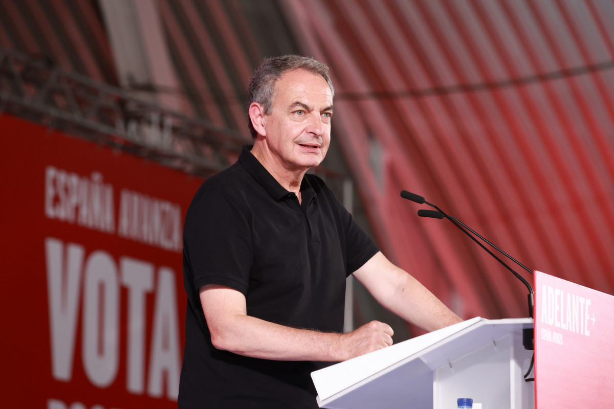 Archivo - El expresidente del Gobierno Jos&eacute; Luis Rodr&iacute;guez Zapatero, durante su intervenci&oacute;n en el acto de cierre de campa&ntilde;a del PSOE a 21 de julio del 2023 en La Rinconada (Sevilla, Andaluc&iacute;a, Espa&ntilde;a).&nbsp;