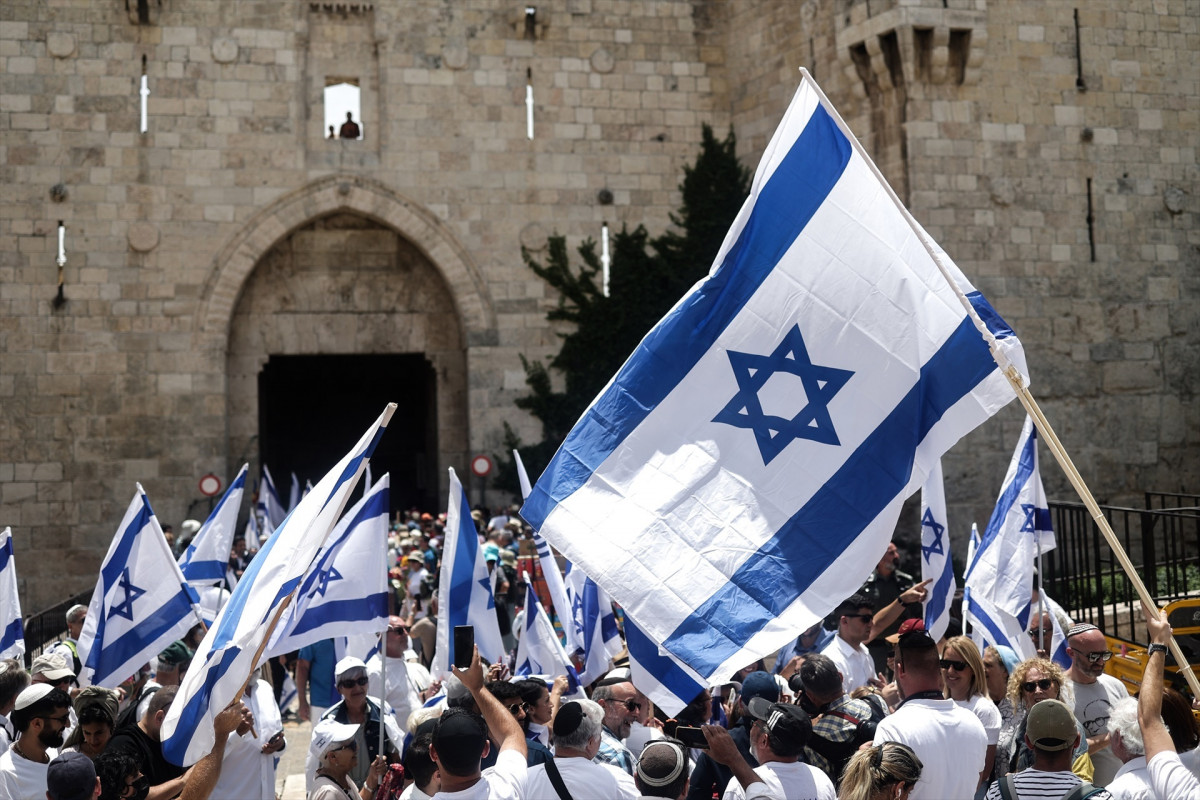 EuropaPress 5206886 18 may 2023     jerusalem people wave israeli flags in jerusalem old city