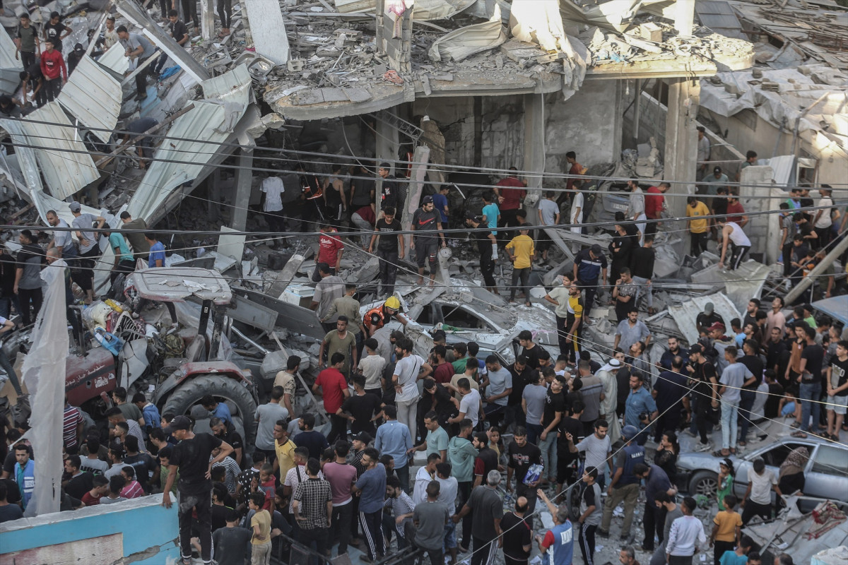 EuropaPress 5521771 21 october 2023 palestinian territories khan yunis palestinians inspect the