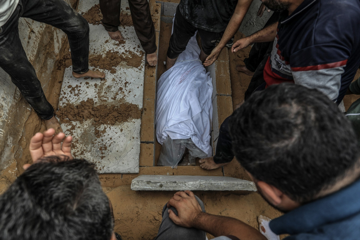 EuropaPress 5526061 23 october 2023 palestinian territories rafah palestinian burry their
