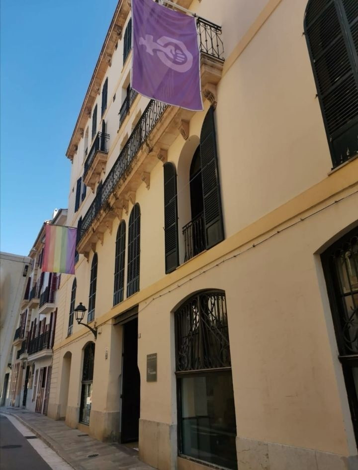 EuropaPress 5537101 banderas lgtbi feminista centre flassaders