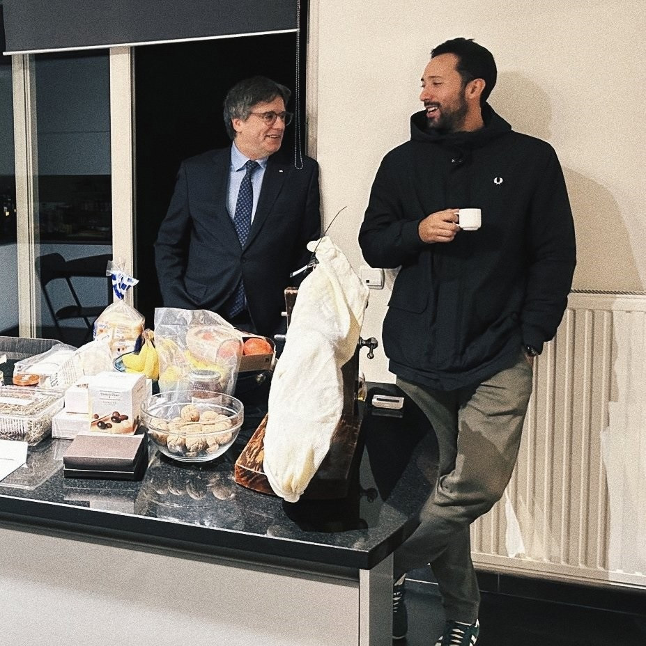 El rapero mallorquín Josep Miquel Arenas, conocido como Valtonyc, junto al expresidente catalán Carles Puigdemont