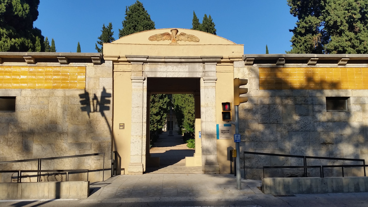 Cementiri Municipal de Girona   Porta