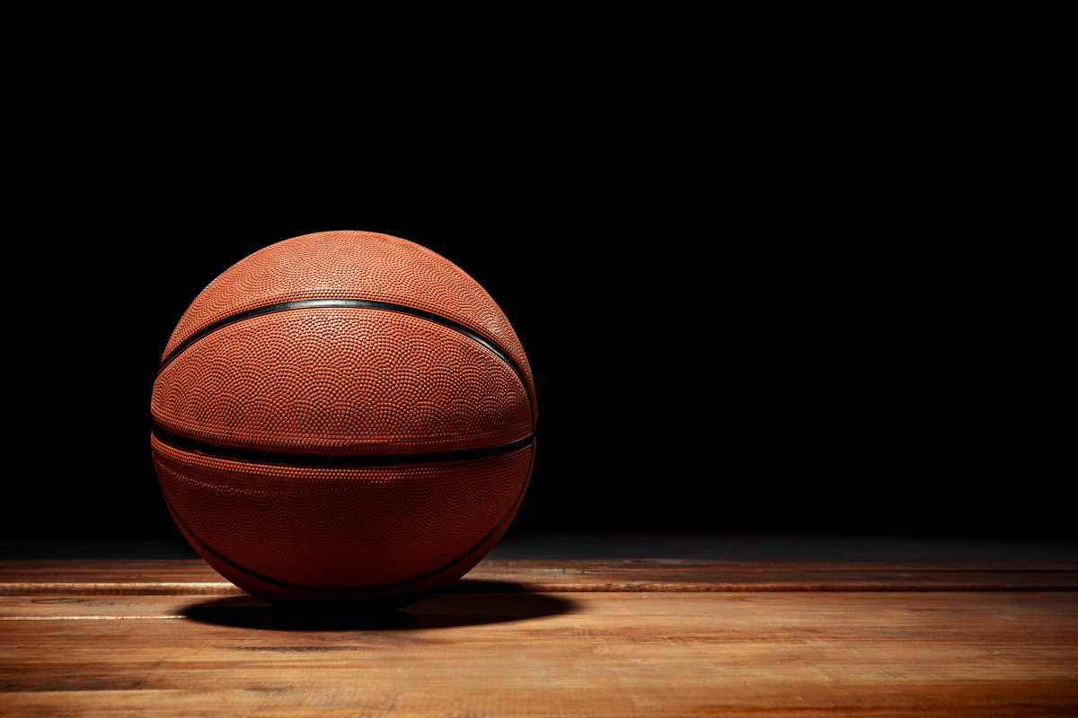 Baloncesto piso madera dura