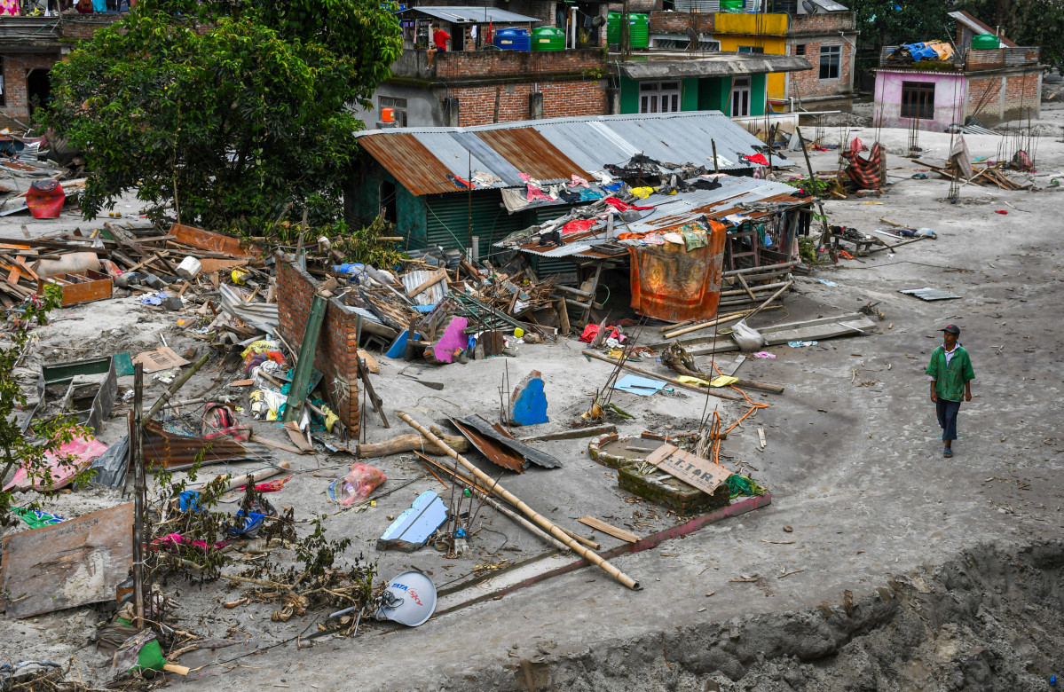 EuropaPress 5496612 09 october 2023 india rangpo man walks past flooded houses in the
