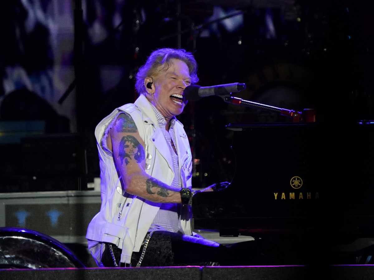 EuropaPress 5293877 24 june 2023 united kingdom somerset axl rose from guns roses performs on