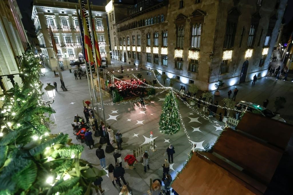 EuropaPress 4884986 placa navidad diputacion