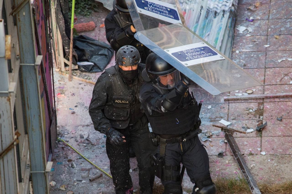 Los Mossos d'Esquadra controlan el edificio ocupado del Kubo de la plaza Bonanova de Barcelona