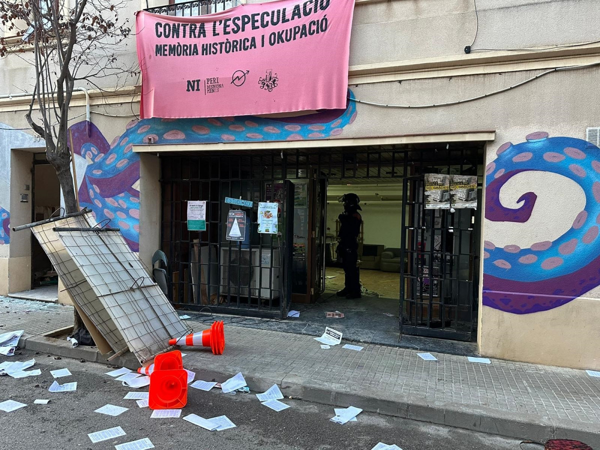 EuropaPress 5611129 mossos desquadra entran estudinou santa coloma barcelona