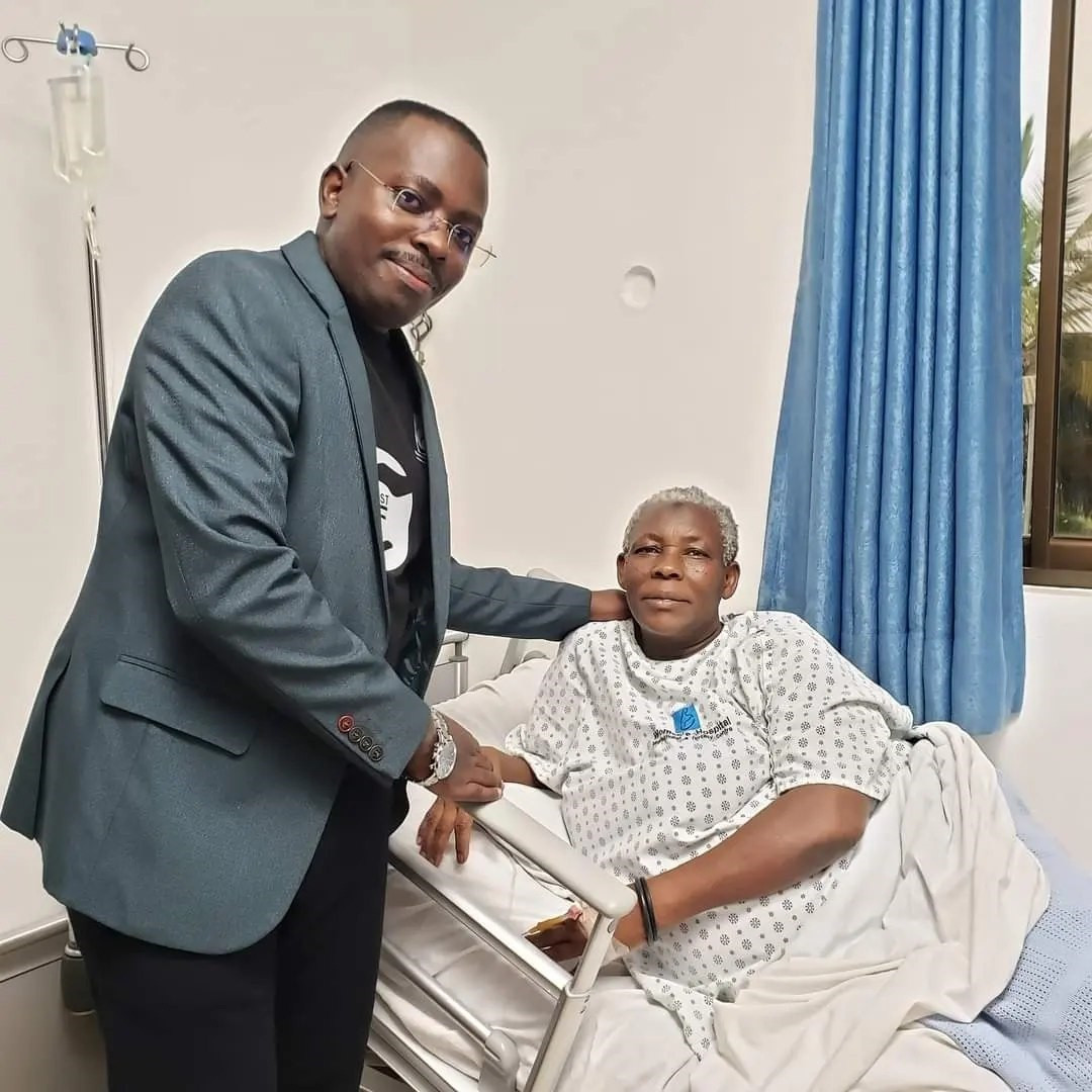 EuropaPress 5611461 mujer ugandesa 70 anos da luz gemelos enun hospital kampala uganda