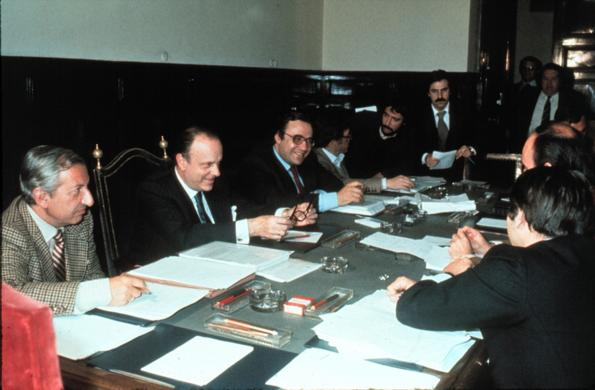 EuropaPress 4828796 madrid espana agosto 1977 constitucion ponencia siete diputados encargados