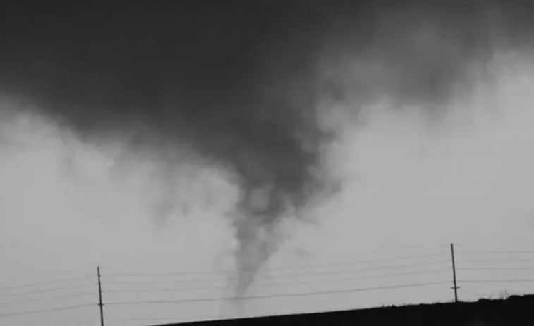 Washington bajo alerta por inusual tornado y fuertes tormentas