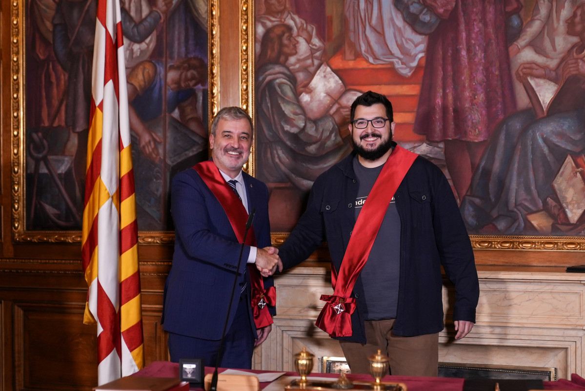 Pau Gonzàlez (BComú) vuelve a ser concejal de Barcelona tras la marcha de Jordi Martí al Ministerio de Cultura.