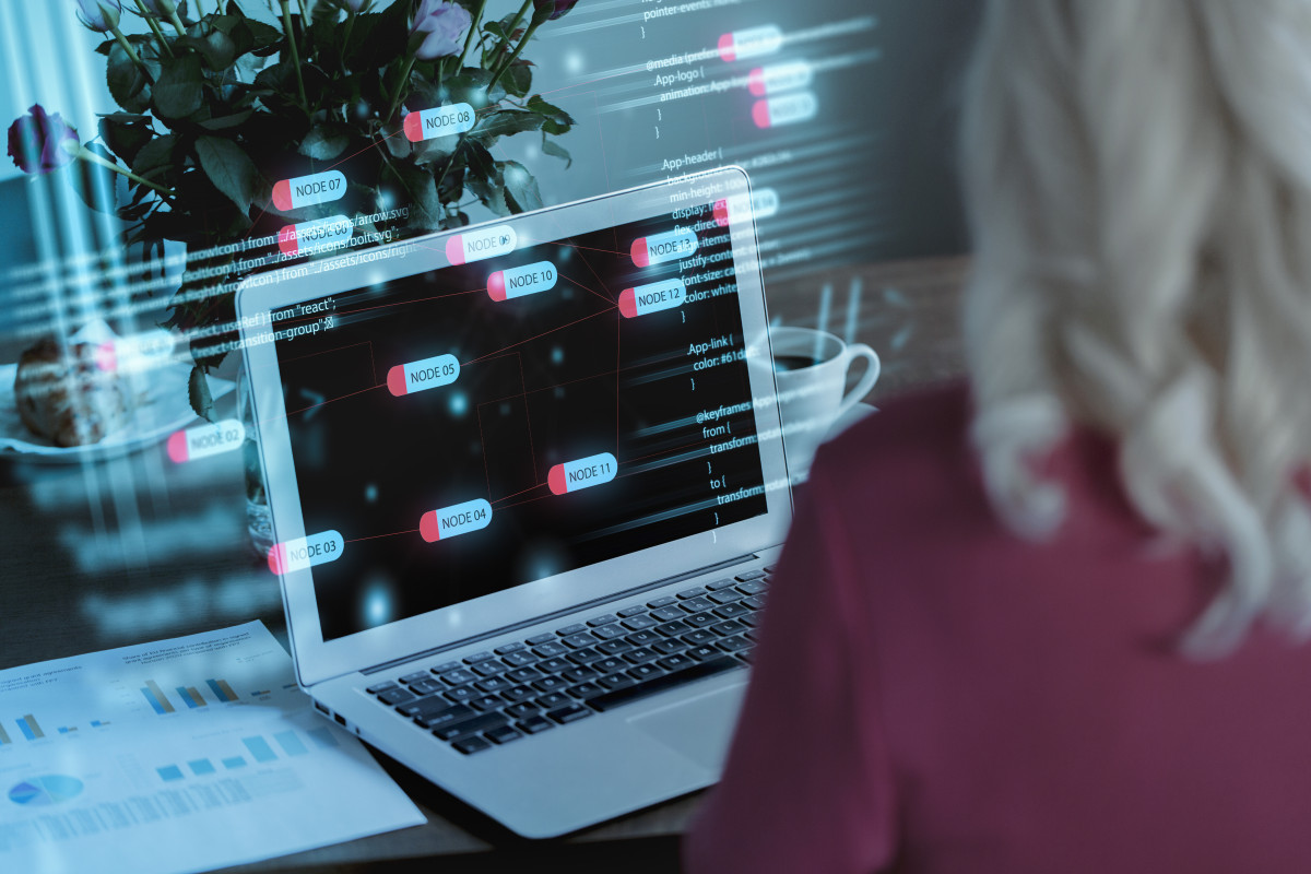 Experiencia programacion persona que trabaja codigos computadora