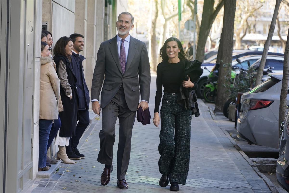 EuropaPress 5649003 rey felipe reina letizia llegan restaurante 20 diciembre 2023 madrid espana
