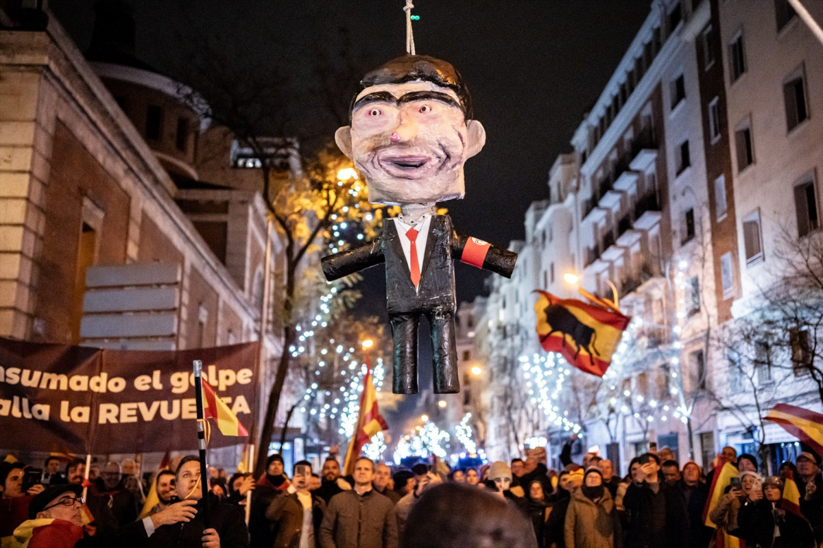 EuropaPress 5661786 decenas personas celebran entrada ano nuevo calle ferraz enero 2024 madrid