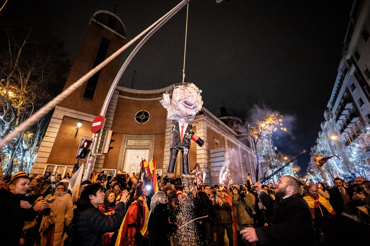 EuropaPress 5661782 decenas personas celebran entrada ano nuevo calle ferraz enero 2024 madrid