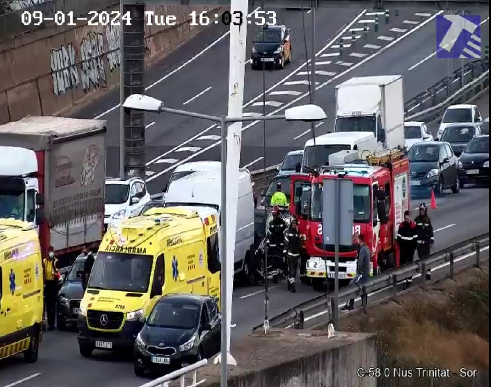 EuropaPress 5677393 servicios emergencias actuan choque cinco vehiculos c 58 martes