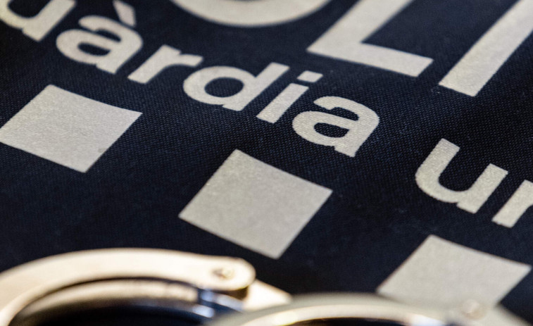 Detenido un hombre por atacar y herir gravemente a su mujer en Barcelona