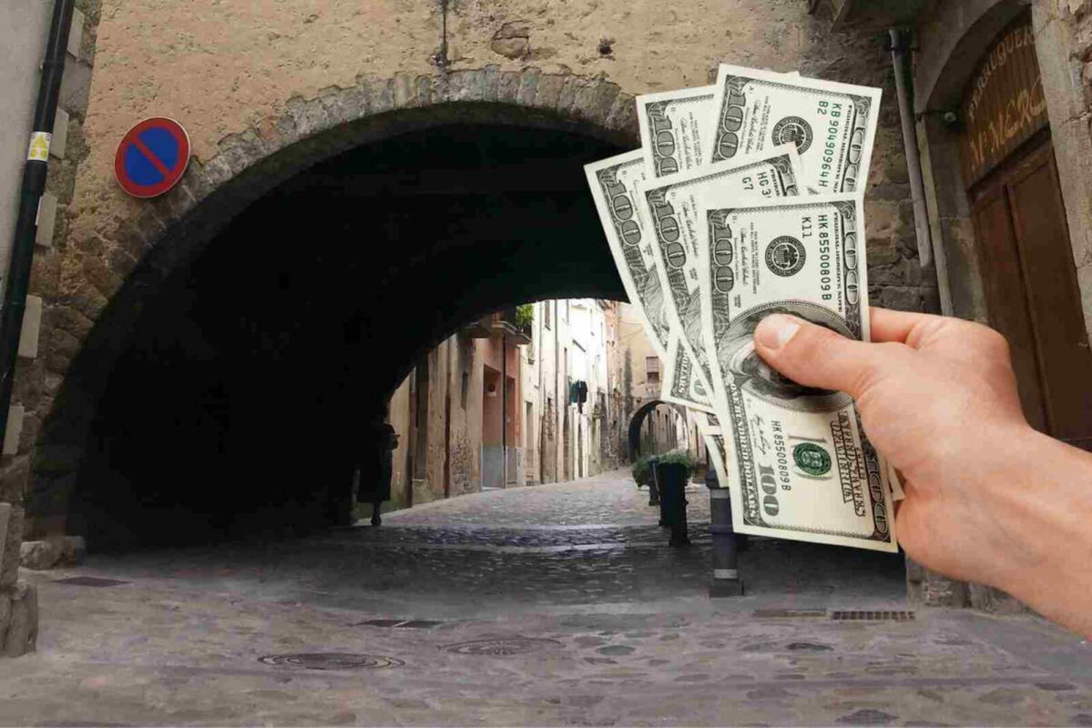 Municipio de angles con una mano con billetes 1 1600 1067
