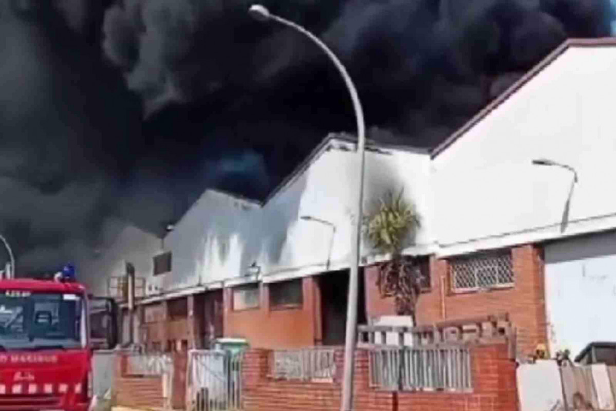 Incendio fabrica llica 1600 1067