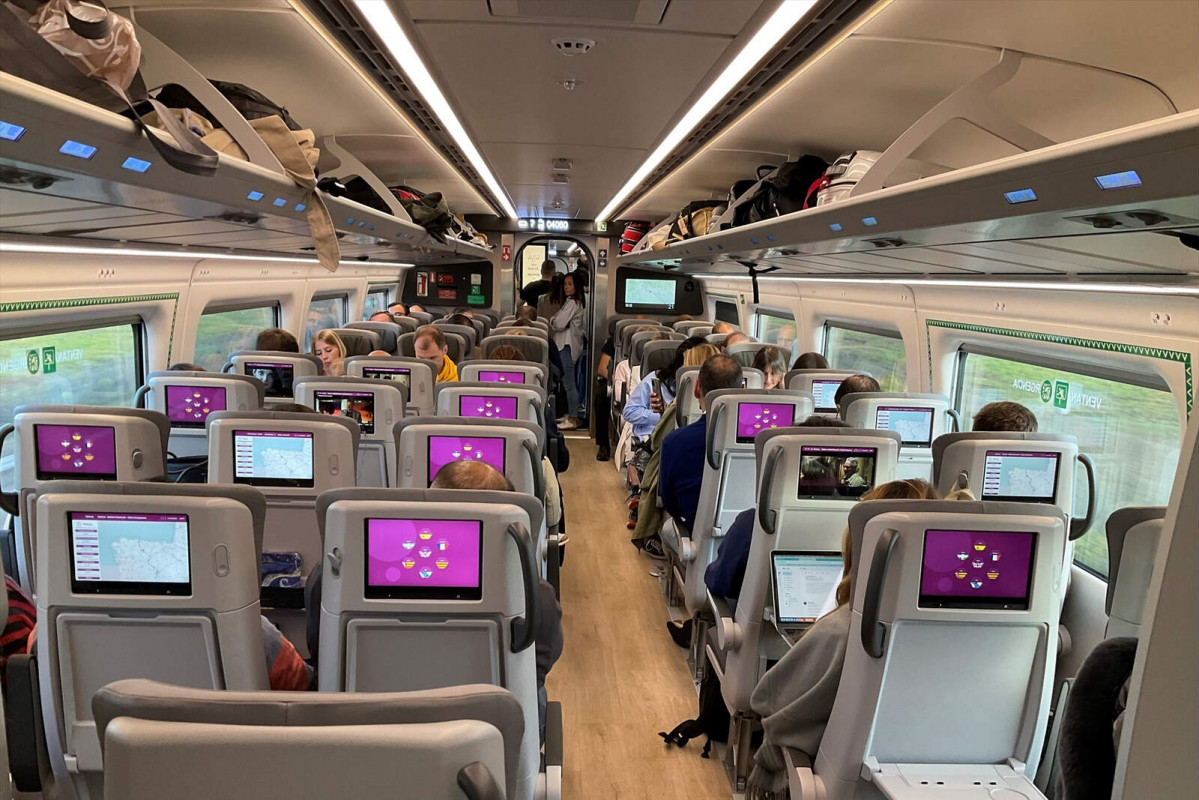 Europapress 5975658 nuevos trenes renfe linea ave asturias madrid trenes s106 1600 1067