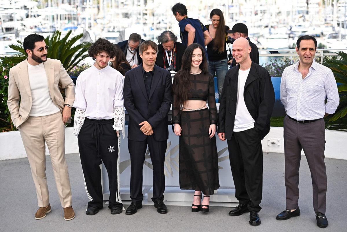 Europapress 5985769 sean baker junto elenco anora festival cannes 1600 1067