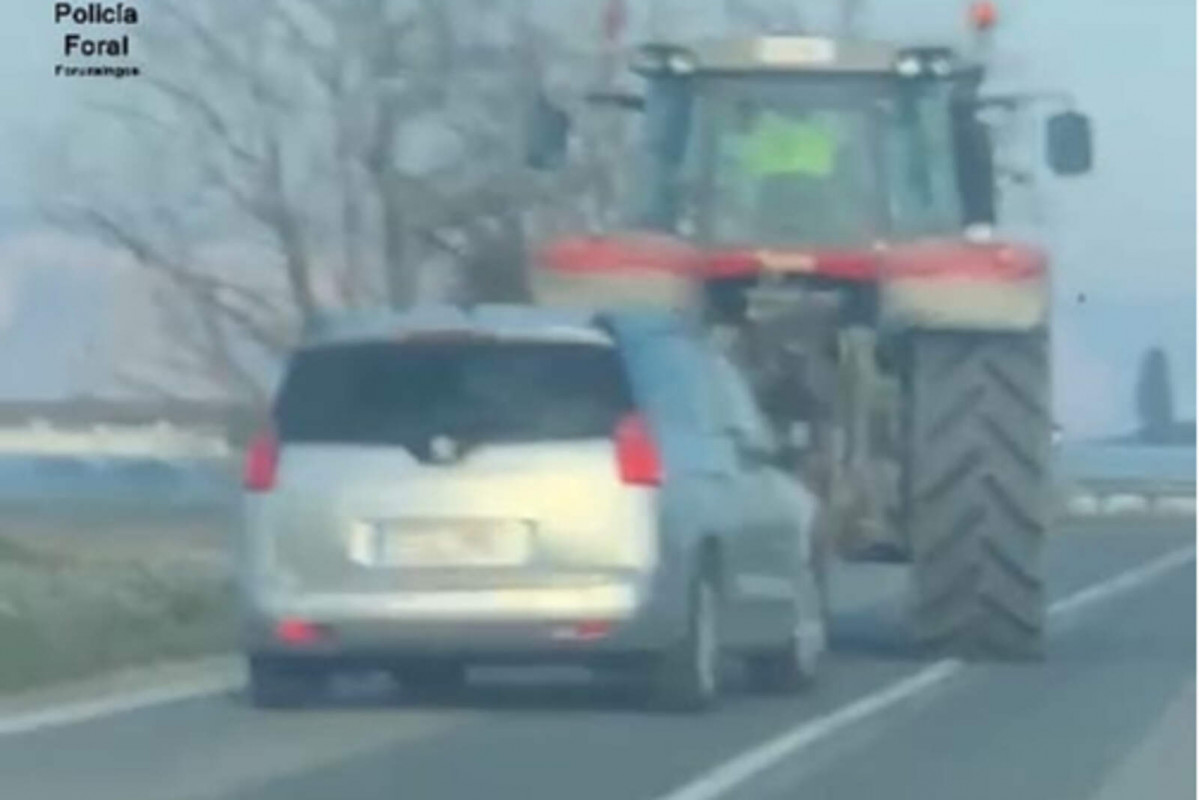 Coche tractor 1600 1067