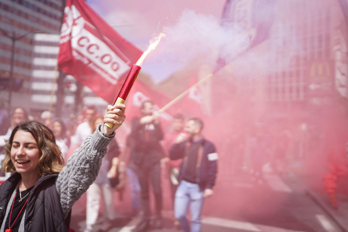 Europapress 5163497 mujer bengala marcha dia internacional trabajadores mayo 2023 bilbao 1600 1067