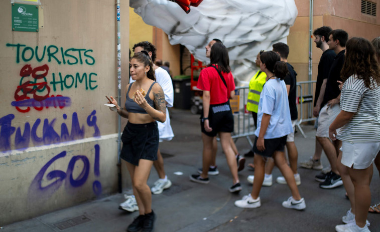 El movimiento vecinal catalán se planta ante los discursos de Vox en los barrios