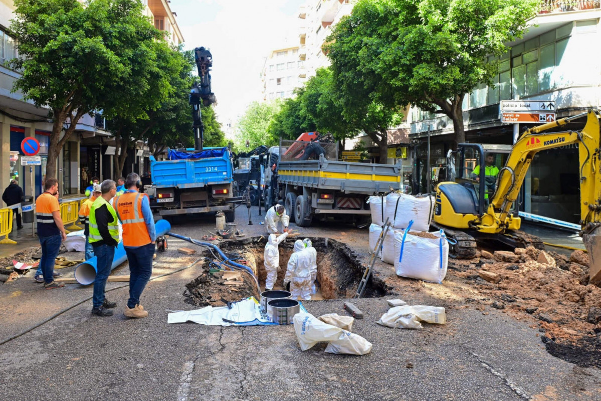 Europapress 5913971 operarios emaya trabajan socavon provocado reparar averia tuberia calle 1600 1067