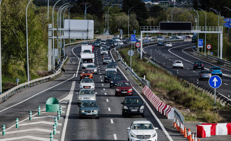 Cortada la A-14 entre Almenar y Alguaire por la retirada de un camión volcado