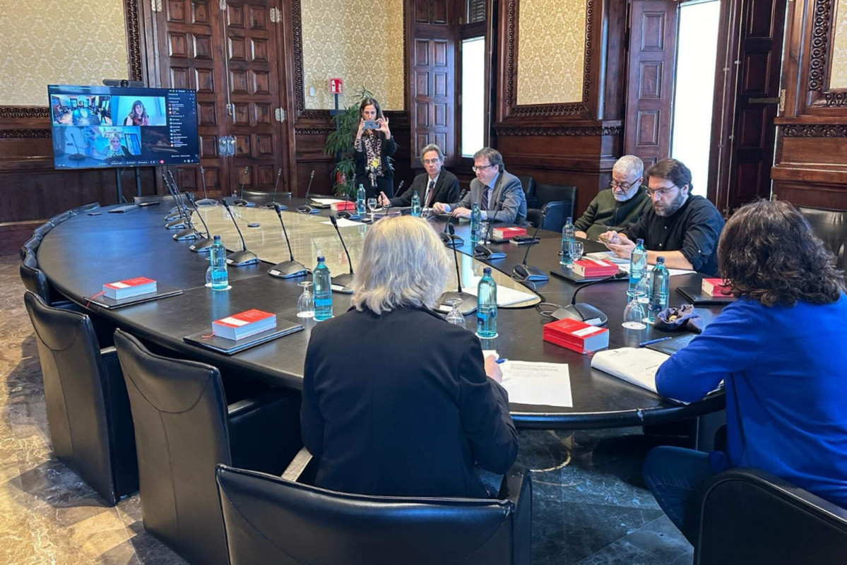 Reunion parlament 1600 1067