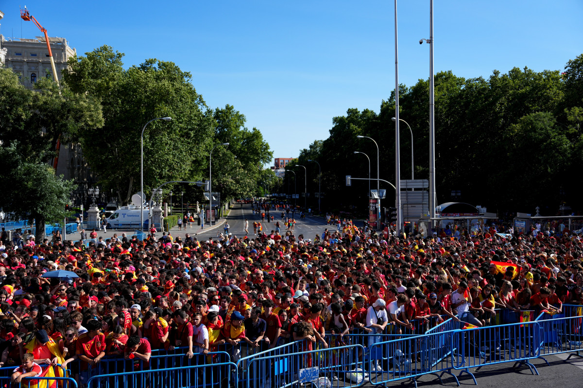 EuropaPress 6090567 supporters of spain are seen during the celebration of spain team at
