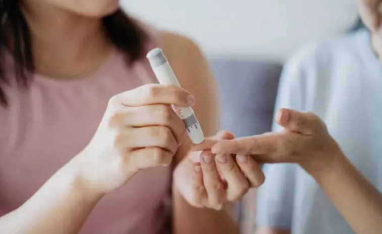 ¿De cuál de los dos progenitores es más probable heredar una diabetes tipo 1?