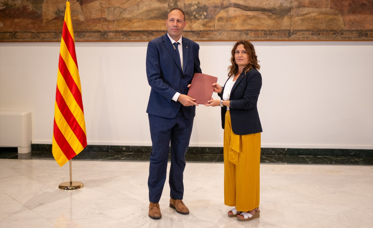 Vilagrà entrega a Berni Álvarez la carpeta de Deportes, nueva Conselleria del Govern
