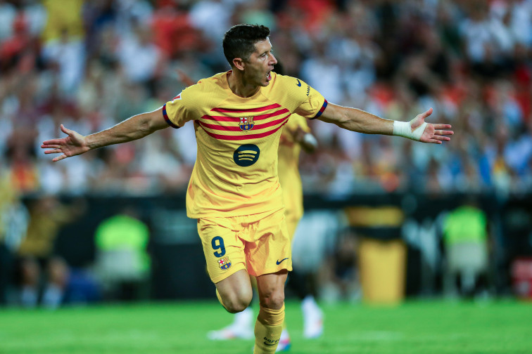 Unos artistas cameruneses recrean las celebraciones de los jugadores del Barça