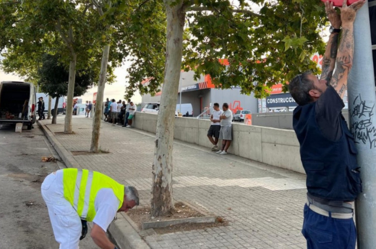 El motivo por el que Badalona prohíbe aparcar cerca de un comercio del barrio de Montigalà