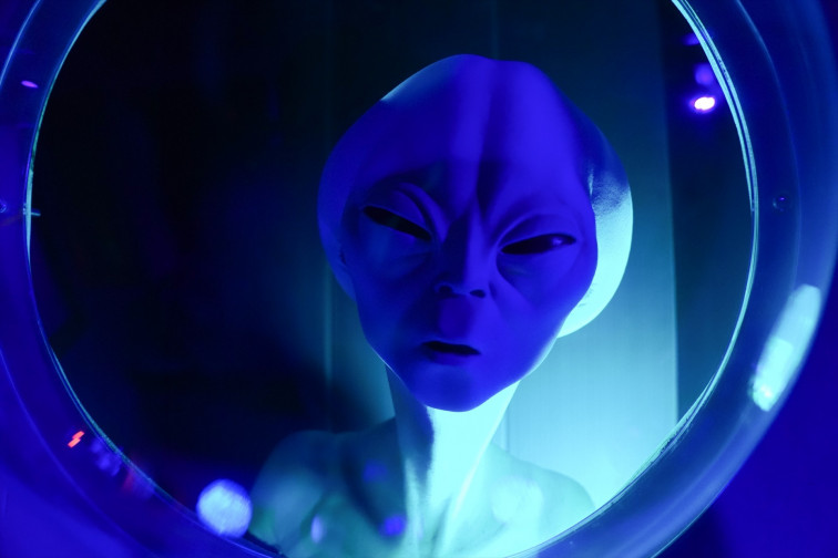Un ex alto funcionario del Pentágono confirma que existen los extraterrestres