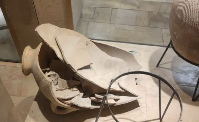 Un niño rompe accidentalmente una vasija de 3.500 años de antigüedad en un museo