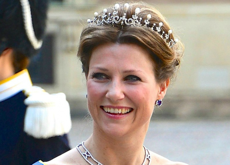 Líos en la corona: empieza la boda de la princesa de Noruega con un chamán de Estados Unidos