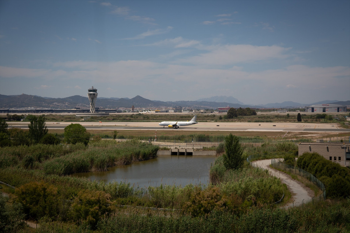 EuropaPress 3770379 avion aeropuerto josep tarradellas barcelona el prat cerca espacio