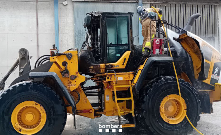 Se incendia una excavadora en el Puerto de Tarragona